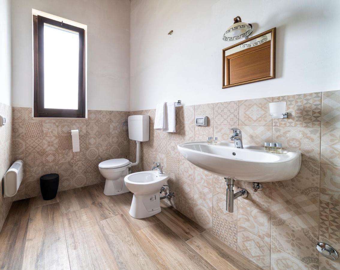 Agriturismo Tenuta Del Grillaio Акуавива деле Фонти Екстериор снимка